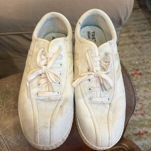 Tretorn tennis shoes